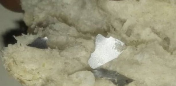 UGB : UN ÉTUDIANT DÉCOUVRE DES DÉBRIS DE LAME DANS DU PAIN UGB : UN ÉTUDIANT DÉCOUVRE DES DÉBRIS DE LAME DANS DU PAIN