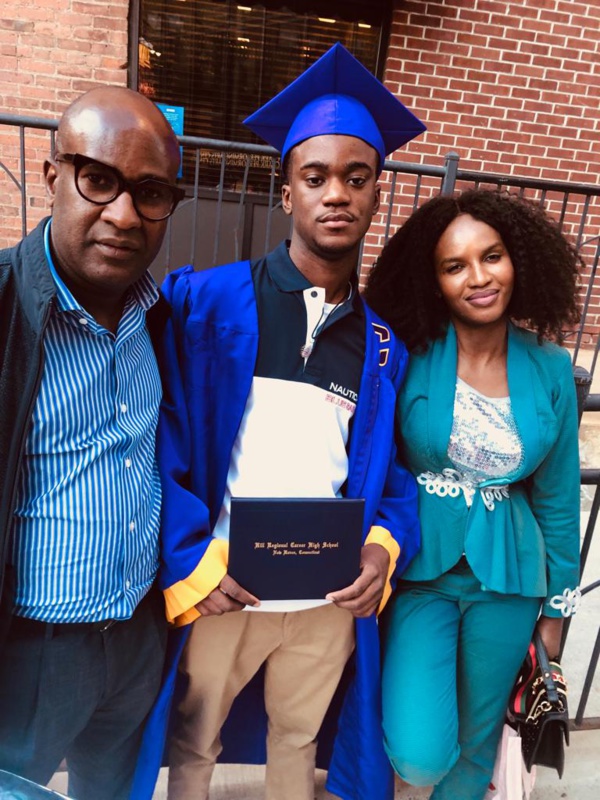 Graduation de son fils aux USA- Le célèbre Mathiam pose tout heureux avec sa famille