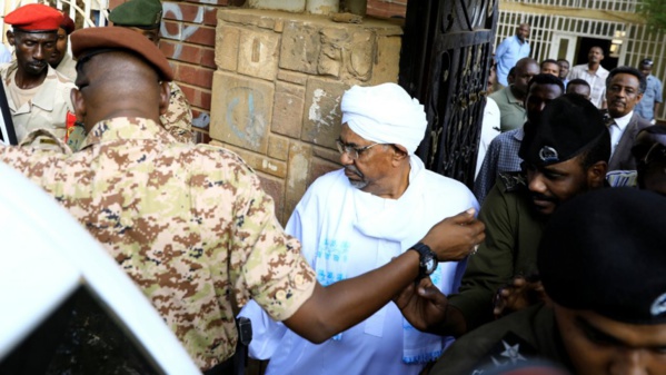 L'ex-président Soudanais Omar el-Béchir transféré au parquet avant sa comparution