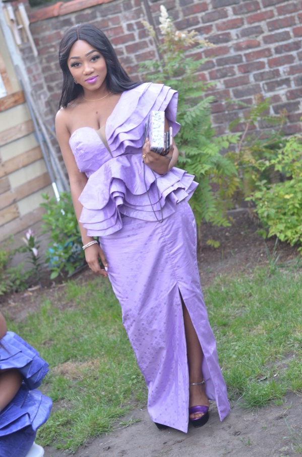 Le petit fils du khalif de Thienaba Ibrahima Ndiaye s'est marié avec la fille de l'ex ministre Nafy Ngom Le petit fils du khalif de Thienaba Ibrahima Ndiaye s'est marié avec la fille de l'ex ministre Nafy Ngom