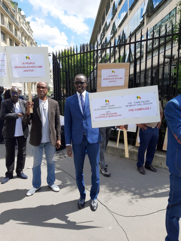 Paris : scandale à 10 milliards $ au Sénégal, Le président du conseil d'administration de l'Itie dément le gouvernement. Paris : scandale à 10 milliards $ au Sénégal, Le président du conseil d'administration de l'Itie dément le gouvernement.