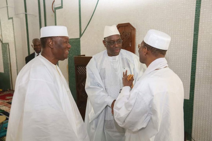 Les images exclusives de la prière du Vendredi du Pr Macky Sall à Abidjan Les images exclusives de la prière du Vendredi du Pr Macky Sall à Abidjan