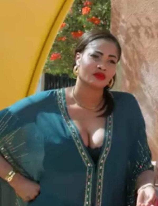 Soumboulou affole la toile avec son sexy décolleté qui fait...saliver !