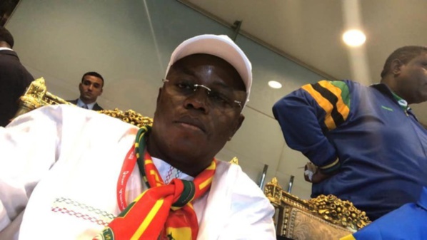 VIDEO - LA VOITURE DU MINISTRE MATAR BÂ CAILLASSÉE AU STADE PAR DES ÉTUDIANTS SÉNÉGALAIS