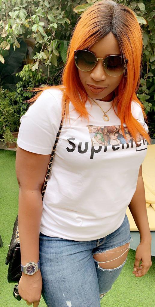 Aïda Samb, la belle chanteuse très sexy avec son jean déchiré Aïda Samb, la belle chanteuse très sexy avec son jean déchiré