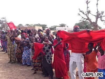 Fatick: Cheikh Oumar HANNE accueilli avec des brassards rouges Fatick: Cheikh Oumar HANNE accueilli avec des brassards rouges