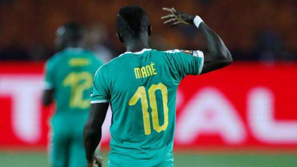 Le Sénégal mène logiquement à la pause face à l'Ouganda, grâce au 19e but en sélection de Sadio Mané