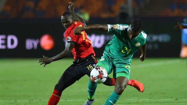 Sans briller, le Sénégal élimine l'Ouganda et file en quarts contre le BÉNIN Sans briller, le Sénégal élimine l'Ouganda et file en quarts contre le BÉNIN