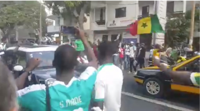Liesse populaire à Dakar après la victoire des Lions