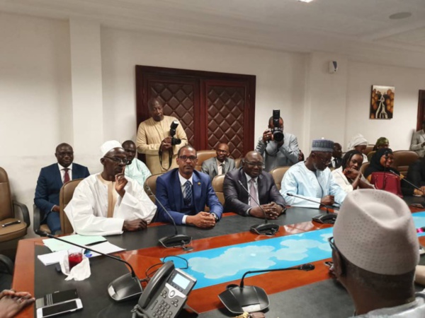 Cérémonie protocolaire de passation de service entre Cheikh Ahmed Tidiane Ba et Bassirou Samba Niasse, nouveau DG des Impôts et Domaines. (IMAGES)
