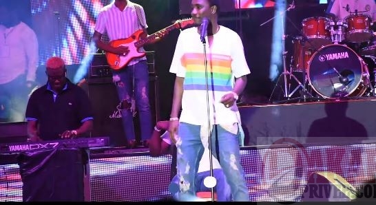 T-shirt drapeau LGBT: 'Nittou deug' menace de déshabiller Waly Seck T-shirt drapeau LGBT: 'Nittou deug' menace de déshabiller Waly Seck