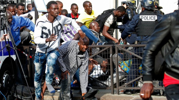 Une vingtaine de sans-papiers placés en "retenue administrative" après l'occupation du Panthéon Une vingtaine de sans-papiers placés en "retenue administrative" après l'occupation du Panthéon