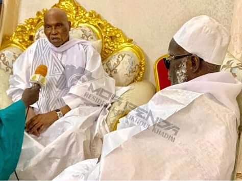 DERNIÈRE MINUTE- Me Abdoulaye Wade reçu à Touba par le Khalif Serigne Mountakha Mbacké