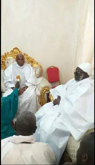 DERNIÈRE MINUTE- Me Abdoulaye Wade reçu à Touba par le Khalif Serigne Mountakha Mbacké