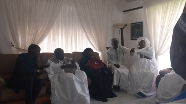 PHOTOS - Condoléances chez OTD : La première Dame, Marième Faye Sall en solitaire, auprès de la famille de Tanor. PHOTOS - Condoléances chez OTD : La première Dame, Marième Faye Sall en solitaire, auprès de la famille de Tanor.