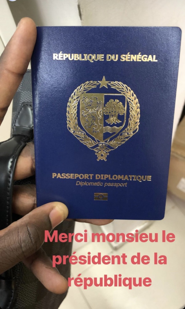 Macky Sall offre un passeport diplomatique à chaque Lion Macky Sall offre un passeport diplomatique à chaque Lion