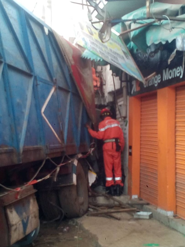 Thiaroye sur Mer : Un camion dérape et fait un carnage dans une boutique Thiaroye sur Mer : Un camion dérape et fait un carnage dans une boutique