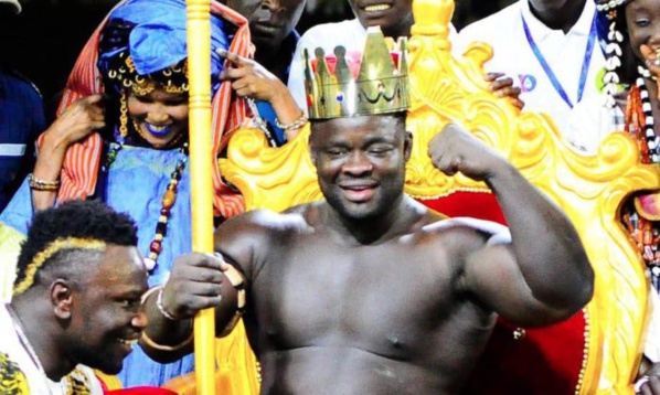 Aujourd’hui, 28 juillet 2018 : Eumeu Sène devient le Roi des arènes Aujourd’hui, 28 juillet 2018 : Eumeu Sène devient le Roi des arènes