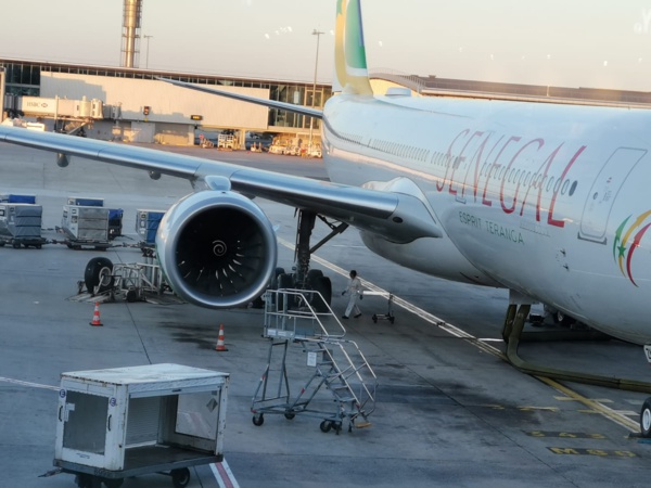 AIR SENEGAL bloqué à Paris...Les raisons...