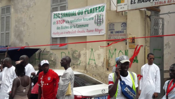 S'opposant à la vente de l'école Amadou Assane NDOYE, le maire de Dakar Plateau organise un sit in (images) S'opposant à la vente de l'école Amadou Assane NDOYE, le maire de Dakar Plateau organise un sit in (images)