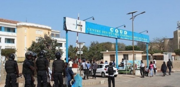 Avenue Cheikh Anta Diop : Les étudiants bloquent la circulation Avenue Cheikh Anta Diop : Les étudiants bloquent la circulation