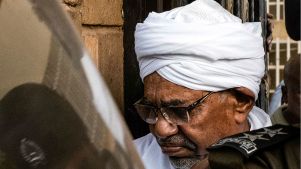 Omar el-Bechir, l’ex-président soudanais déchu devant la justice pour corruption
