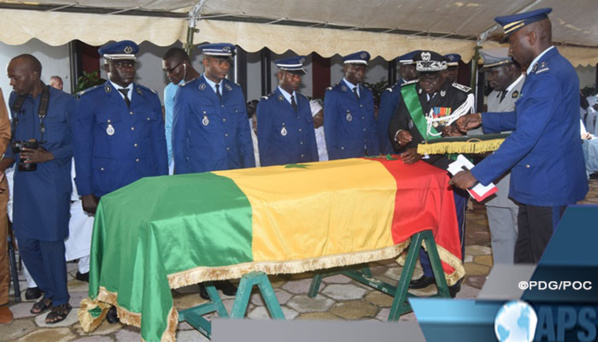 JACQUES DIOUF ÉLEVÉ AU RANG DE COMMANDEUR DANS L’ORDRE NATIONAL DU LION JACQUES DIOUF ÉLEVÉ AU RANG DE COMMANDEUR DANS L’ORDRE NATIONAL DU LION
