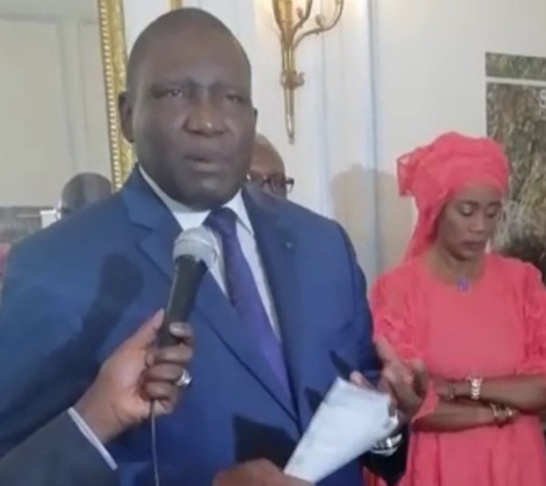 En confirmant les effarantes révélations de dakarposte, l'ex ambassadeur du Sénégal en France , Bassirou Sène fout un gros malaise à son pot de départ En confirmant les effarantes révélations de dakarposte, l'ex ambassadeur du Sénégal en France , Bassirou Sène fout un gros malaise à son pot de départ