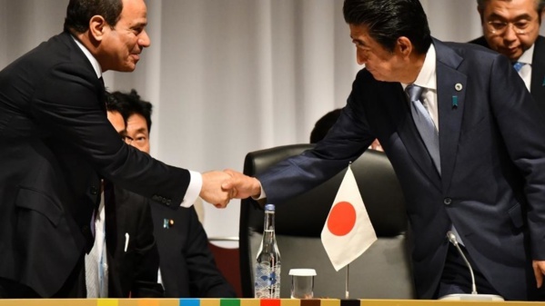 Le Premier ministre japonais, Shinzo Abe, et le président de l'Union africaine et du président égyptien, Abdel Fattah al-Sisi, lors de la Conférence japonaise sur le développement de l'Afrique (TICAD), à Yokohama au Japon, le 28 août 2019 Le Premier ministre japonais, Shinzo Abe, et le président de l'Union africaine et du président égyptien, Abdel Fattah al-Sisi, lors de la Conférence japonaise sur le développement de l'Afrique (TICAD), à Yokohama au Japon, le 28 août 2019