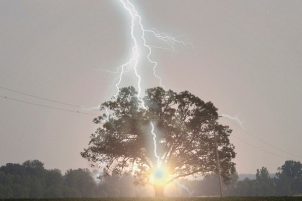 LOUGA : UN JEUNE HOMME TUÉ PAR LA FOUDRE À GOUDY LOUGA : UN JEUNE HOMME TUÉ PAR LA FOUDRE À GOUDY