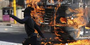 Des violences xénophobes font cinq morts en Afrique du Sud Des violences xénophobes font cinq morts en Afrique du Sud