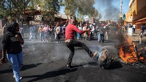 Des violences xénophobes font cinq morts en Afrique du Sud Des violences xénophobes font cinq morts en Afrique du Sud