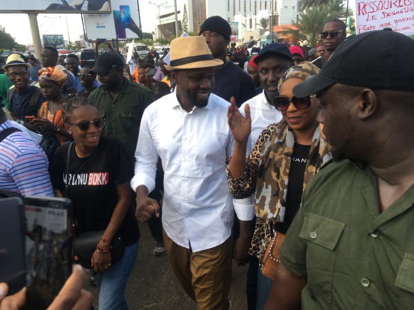 Marche Aar Linu Bokk : « J’ai appris, ce matin, que Kosmos a vendu les 30% qui lui restaient sur le gaz à une compagnie à Abu Dhabi » (Ousmane Sonko) Marche Aar Linu Bokk : « J’ai appris, ce matin, que Kosmos a vendu les 30% qui lui restaient sur le gaz à une compagnie à Abu Dhabi » (Ousmane Sonko)