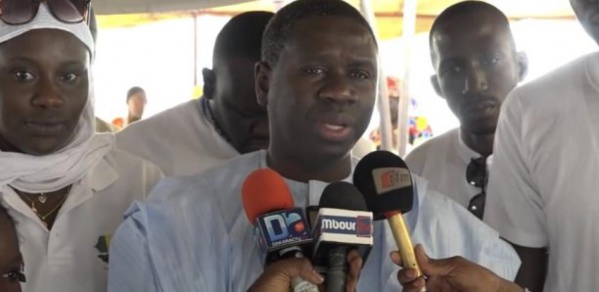 Mbour : Macky Sall offre cinq (5) millions à La Collectivité Mandingue Mbour : Macky Sall offre cinq (5) millions à La Collectivité Mandingue