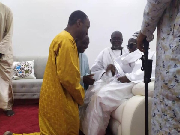 Adama Gaye reçu par Serigne Mountakha Adama Gaye reçu par Serigne Mountakha