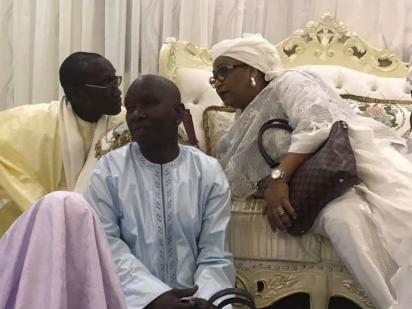  Une délégation de la ville de Dakar, conduite par Mme le Maire Soham El Wardini, chez le khalif Serigne Mountakha