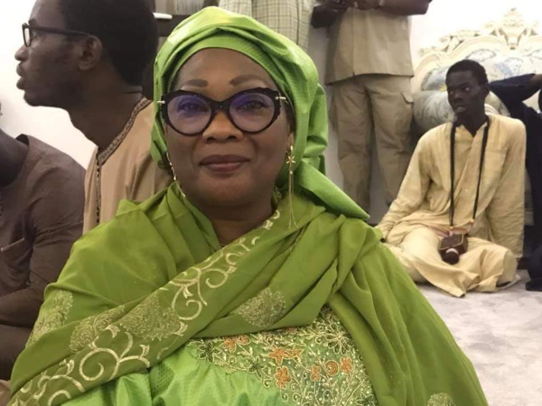  Une délégation de la ville de Dakar, conduite par Mme le Maire Soham El Wardini, chez le khalif Serigne Mountakha