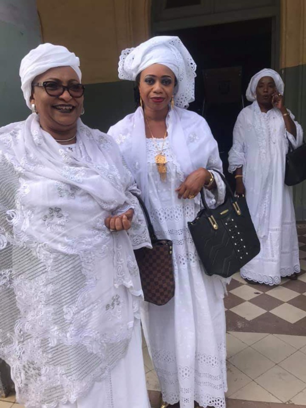  Une délégation de la ville de Dakar, conduite par Mme le Maire Soham El Wardini, chez le khalif Serigne Mountakha