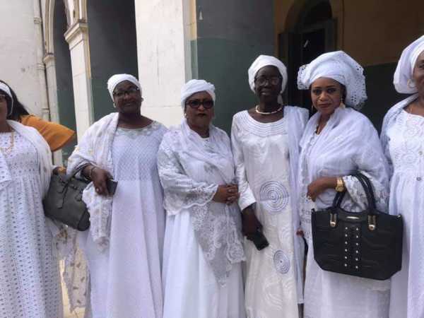  Une délégation de la ville de Dakar, conduite par Mme le Maire Soham El Wardini, chez le khalif Serigne Mountakha