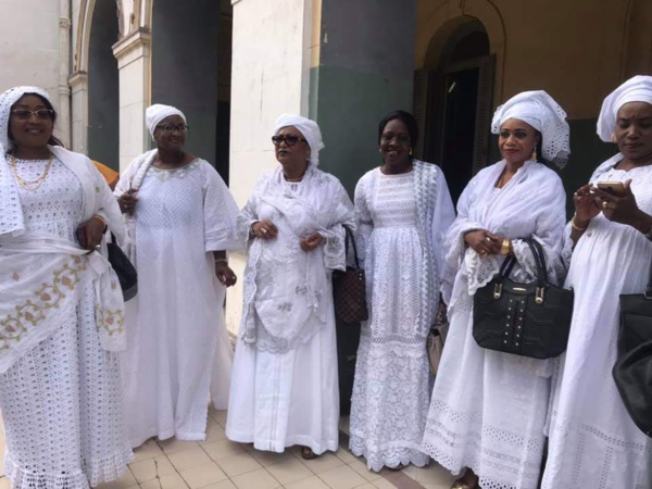  Une délégation de la ville de Dakar, conduite par Mme le Maire Soham El Wardini, chez le khalif Serigne Mountakha