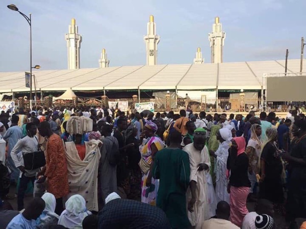 Les Première Images de la Mosquée "MassalikoulJinane" déjà noire de monde