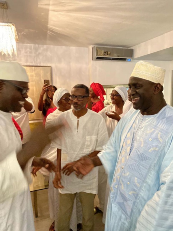 [Photos] À peine sorti de prison, Khalifa Sall se rend nuitamment à Tivaouane pour…