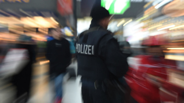 En Allemagne, une fusillade fait au moins deux morts à Halle En Allemagne, une fusillade fait au moins deux morts à Halle