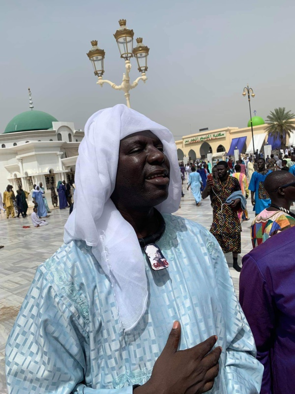 Comment le chanteur Fallou Dieng, un vrai talibé mouride , a  passé le Magal (images)