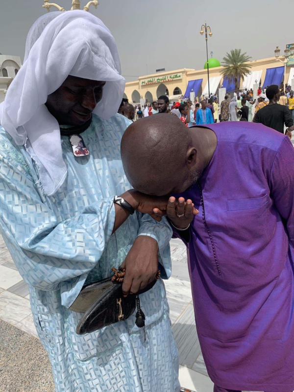 Comment le chanteur Fallou Dieng, un vrai talibé mouride , a  passé le Magal (images)