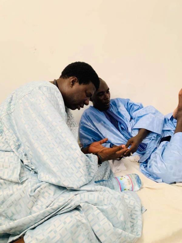 Comment le chanteur Fallou Dieng, un vrai talibé mouride , a  passé le Magal (images)