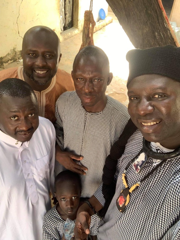 Comment le chanteur Fallou Dieng, un vrai talibé mouride , a  passé le Magal (images)