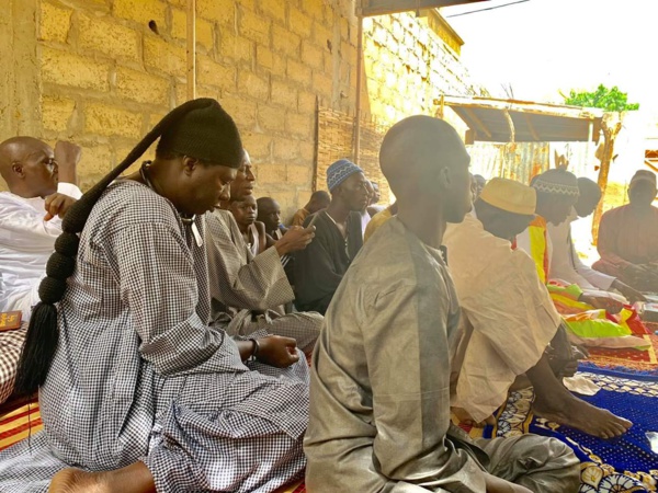 Comment le chanteur Fallou Dieng, un vrai talibé mouride , a  passé le Magal (images)