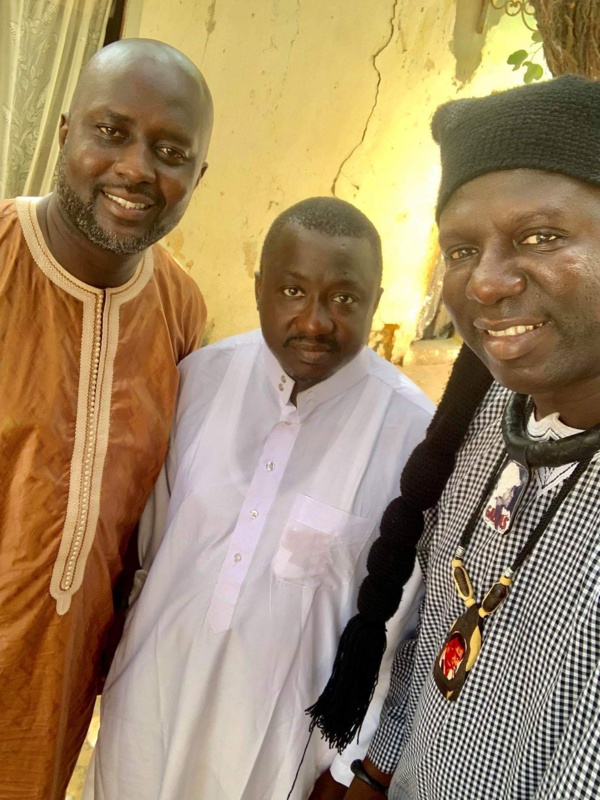 Comment le chanteur Fallou Dieng, un vrai talibé mouride , a  passé le Magal (images)