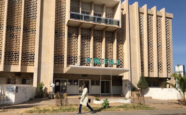 URGENT / Incendie à la mairie de Kaolack. URGENT / Incendie à la mairie de Kaolack.